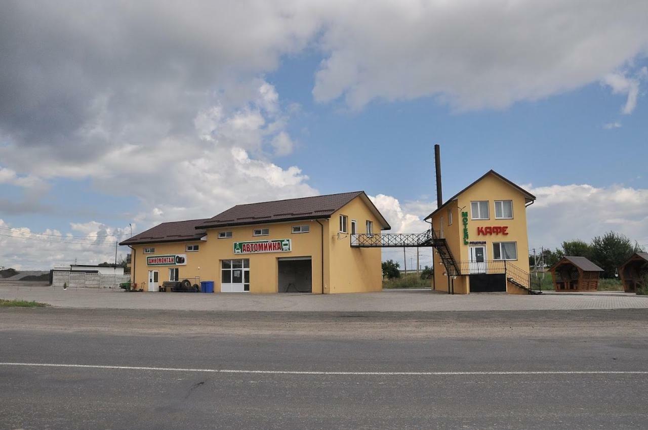 Motel Lutsk Exterior photo